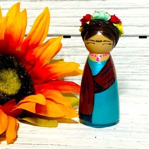 Frida Kahlo Pegdoll